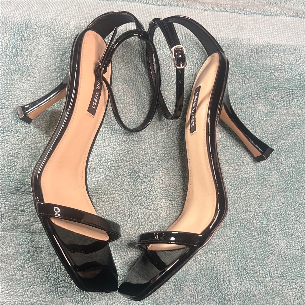 Nine West Yess Glossy Patent Leather Black Heels, with ankle straps size 8 - Picture 3 of 8